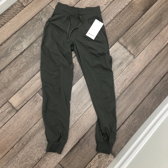 Lululemon dance studio joggers NWT size 2 grey sage - Picture 1 of 3